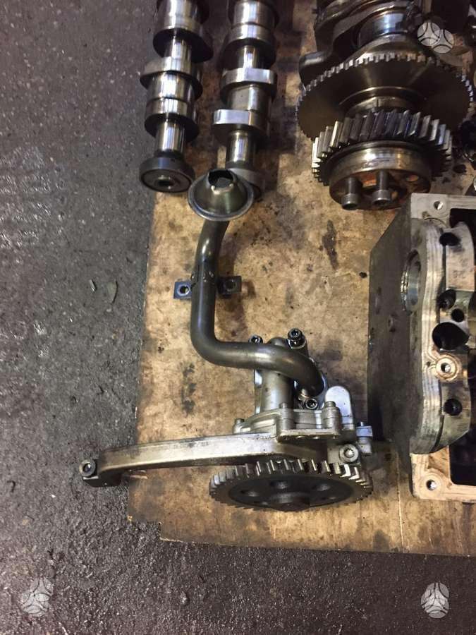 Volkswagen Transporter variklio detalės
