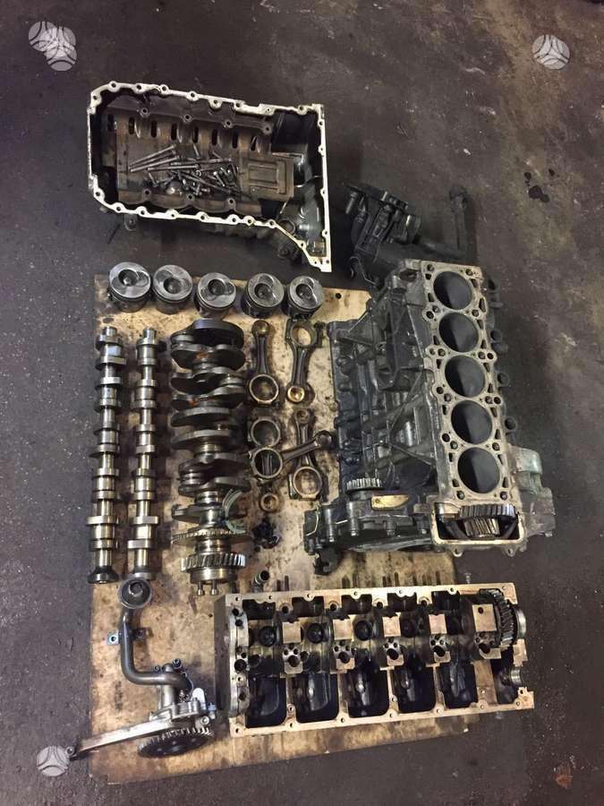 Volkswagen Transporter variklio detalės