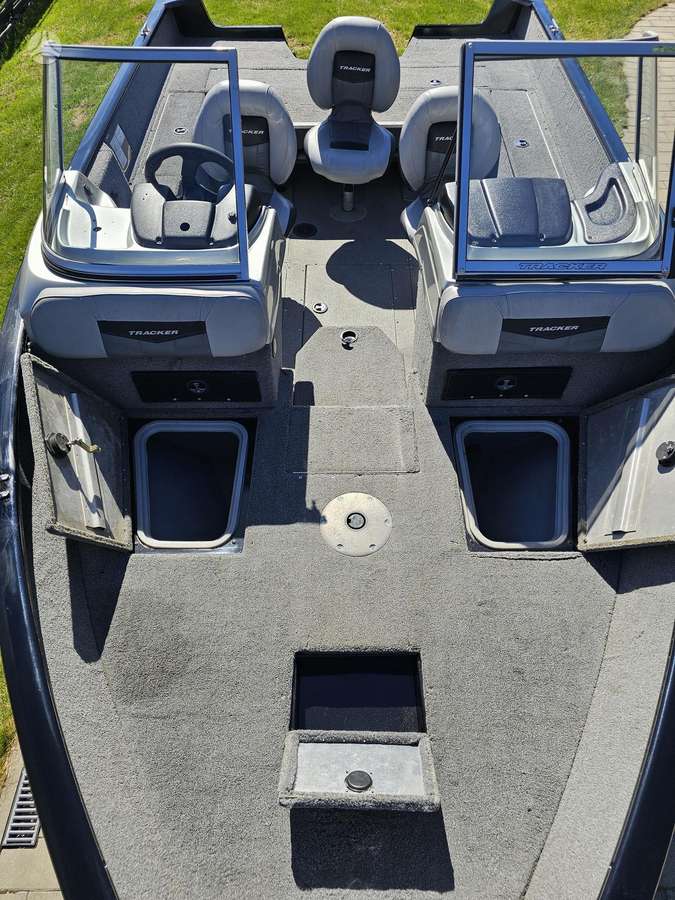 Tracker Pro Guide V-175, yachts / cruisers