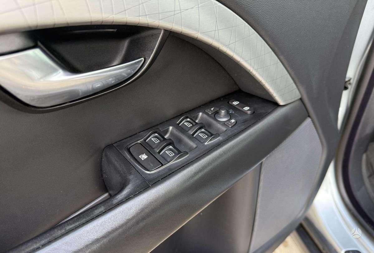 Volvo XC70 - 8