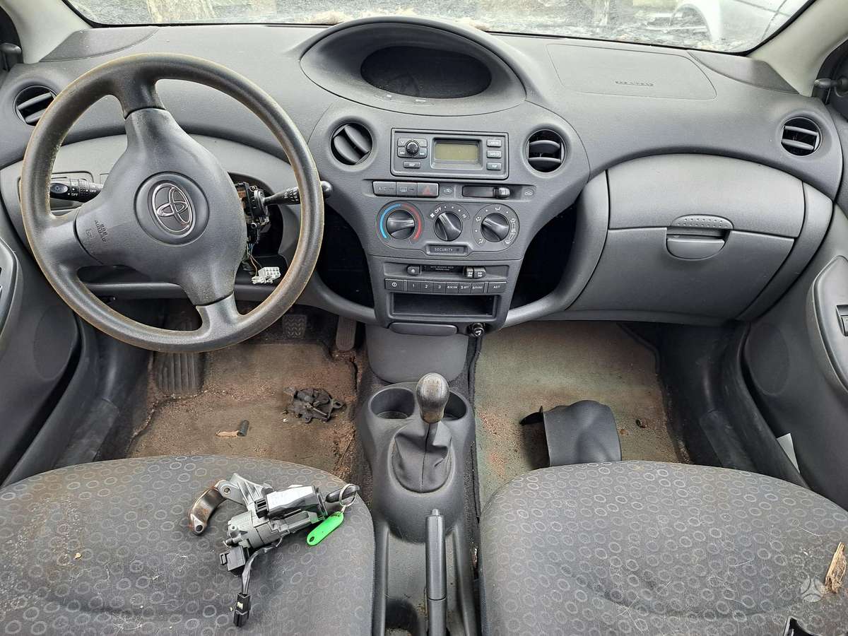 Toyota Yaris dalimis. Dalimis