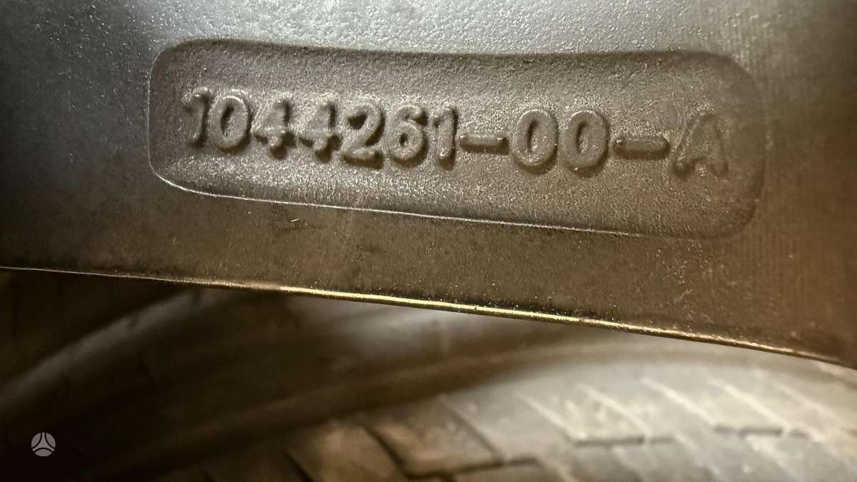 TESLA Model 3, light alloy, R18