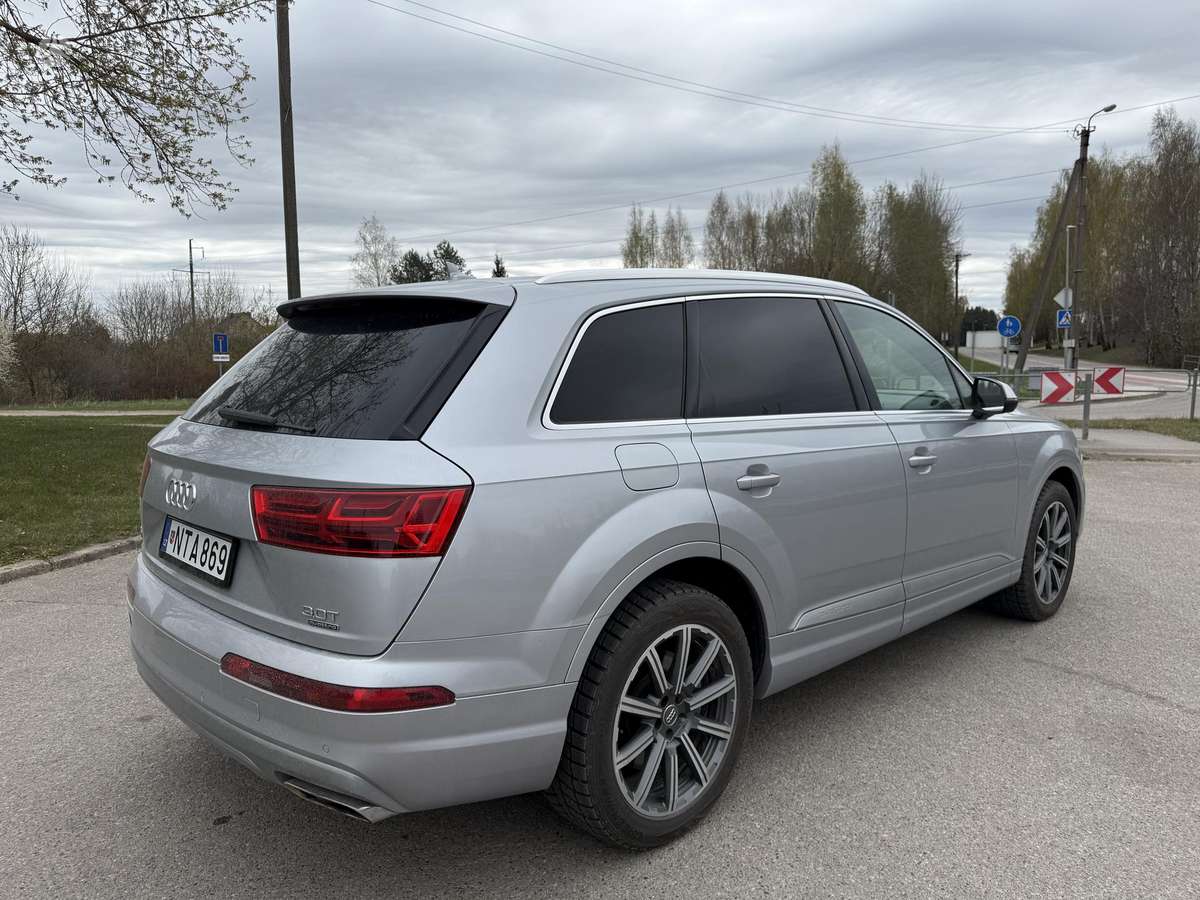 Audi Q7, 3.0 l., off-road / crossover