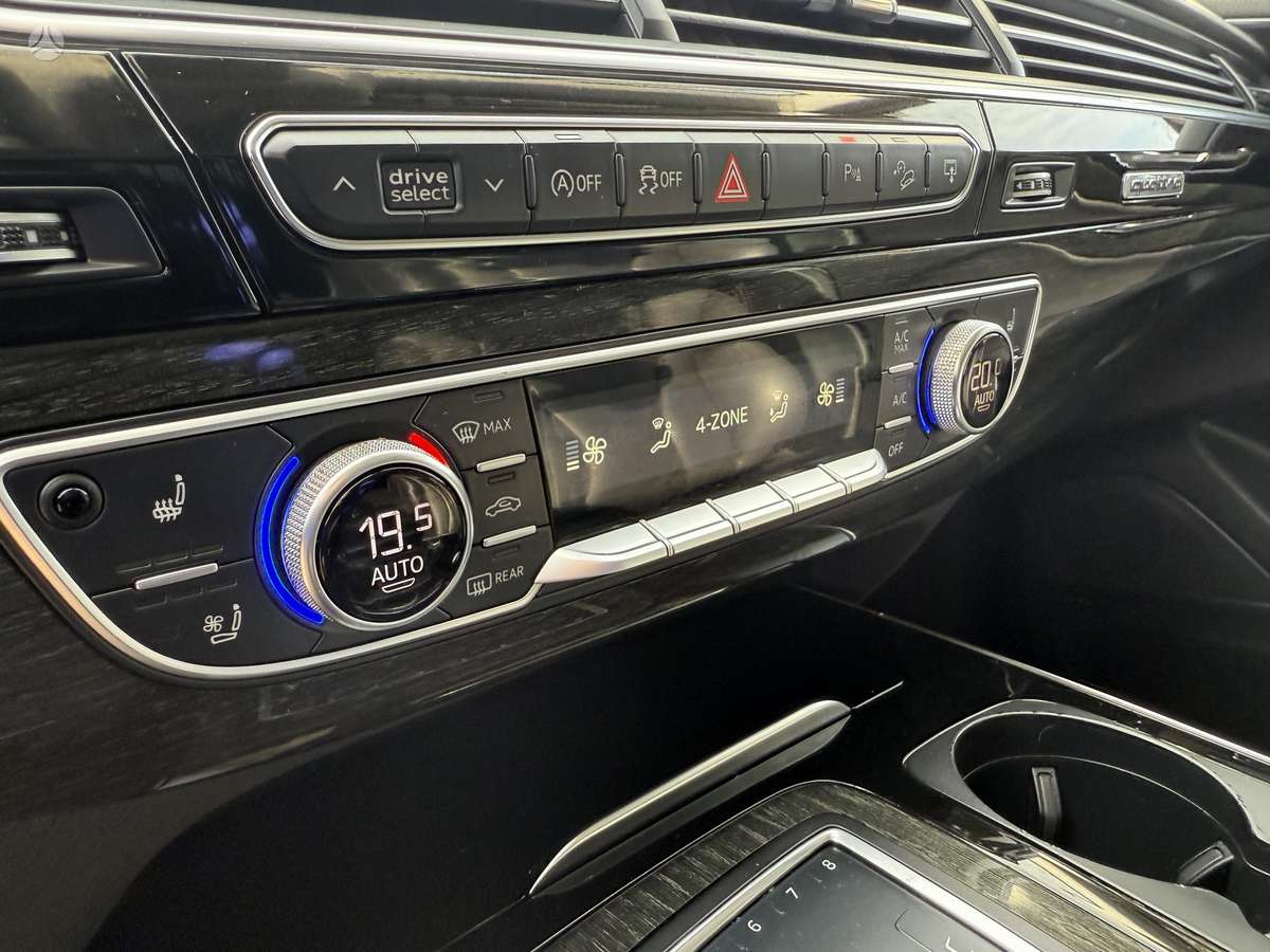 Audi Q7, 3.0 l., off-road / crossover