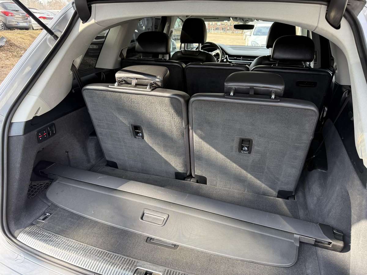Audi Q7, 3.0 l., off-road / crossover