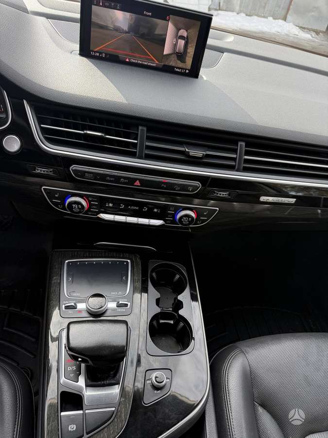 Audi Q7, 3.0 l., off-road / crossover