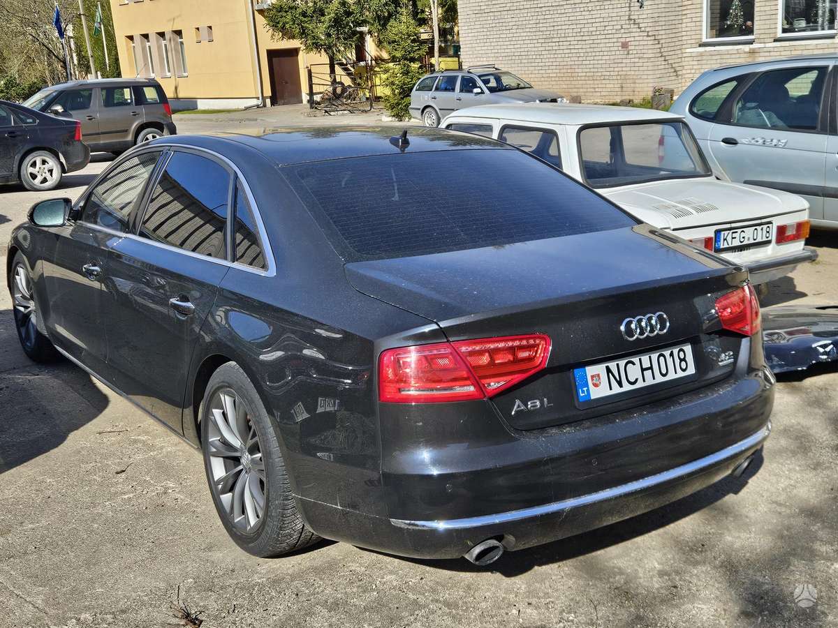 Audi A8, 4.2 l., Седан