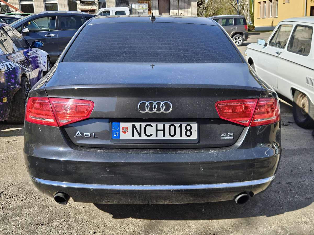 Audi A8, 4.2 l., Седан