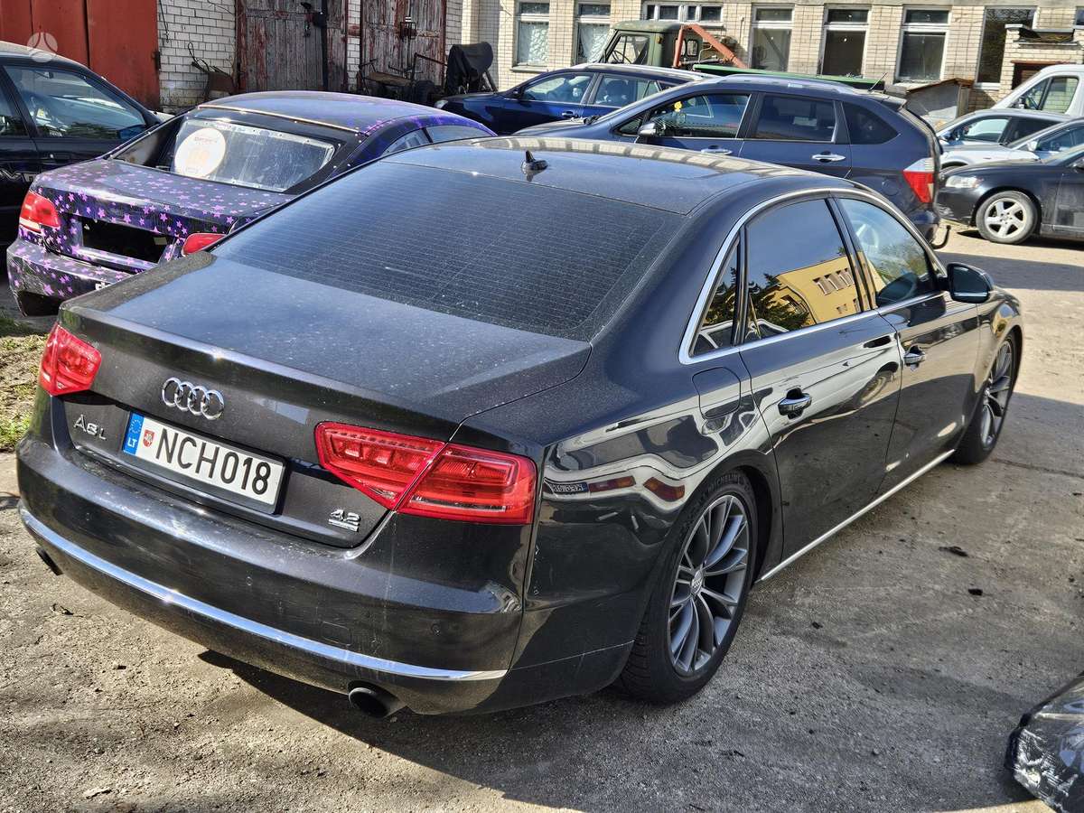 Audi A8, 4.2 l., Седан