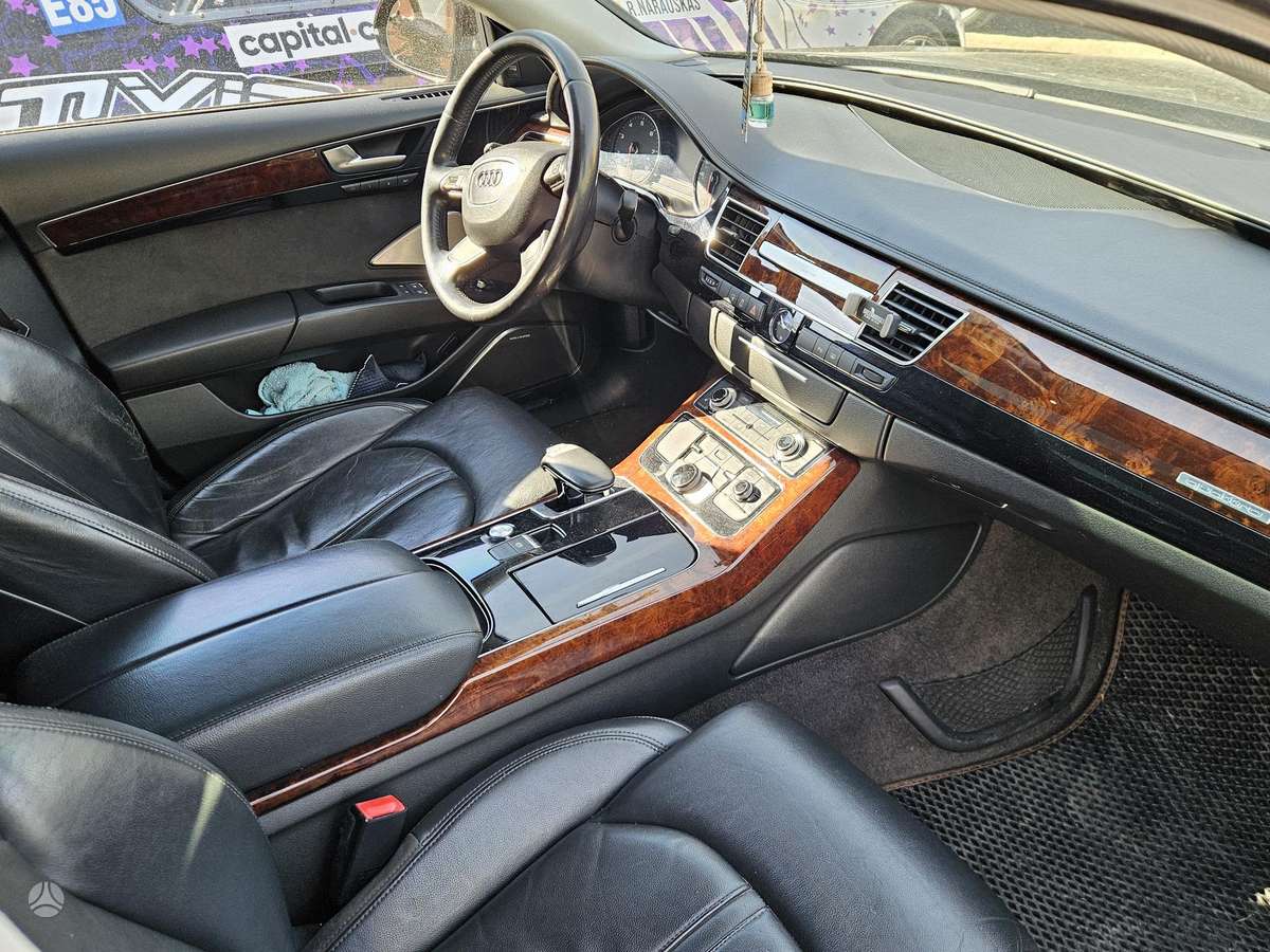 Audi A8, 4.2 l., Седан