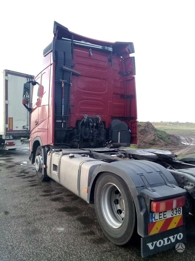 Volvo FH, double sleeper