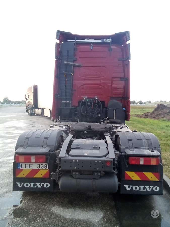 Volvo FH, double sleeper