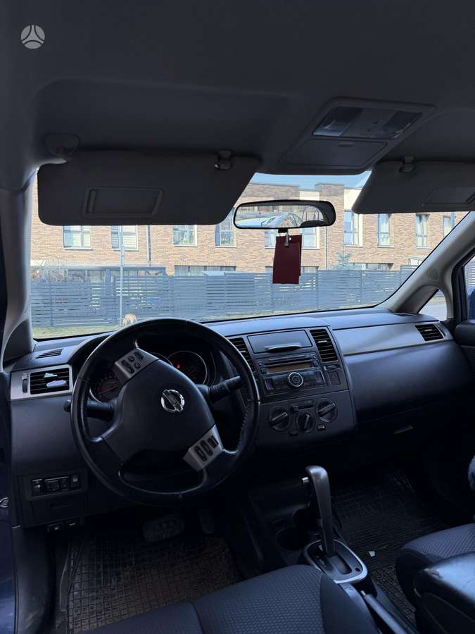 Nissan Versa, 1.8 l., hatchback