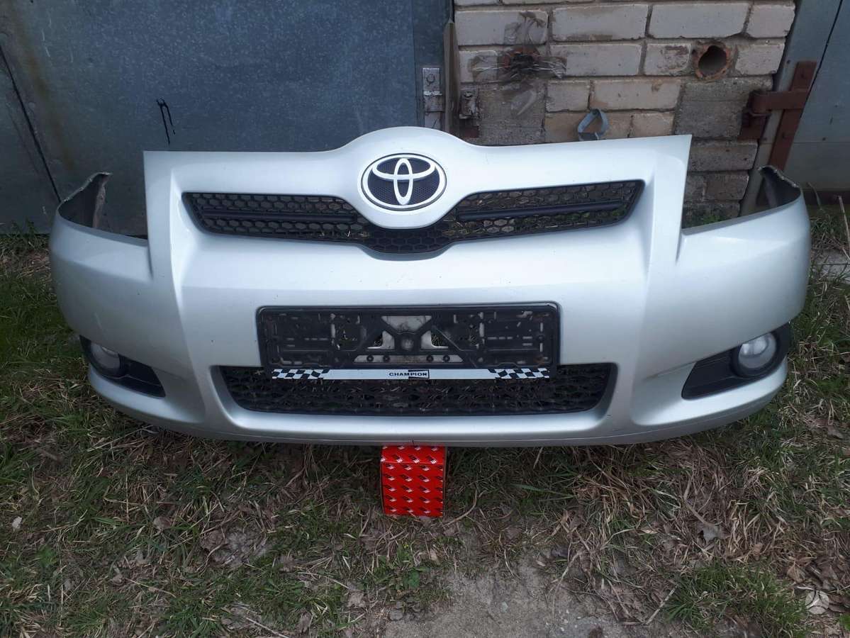 Toyota Corolla Verso бамперы (буфера), крылья