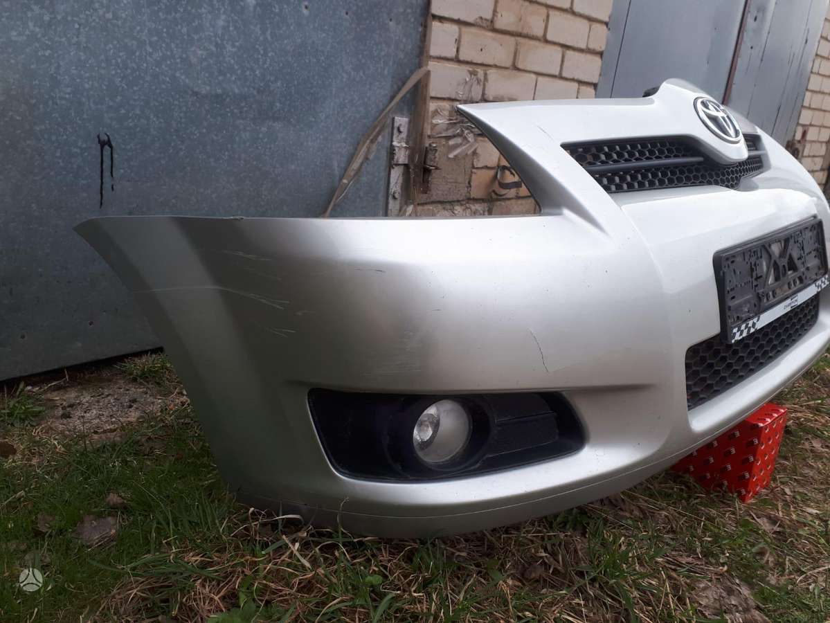 Toyota Corolla Verso бамперы (буфера), крылья