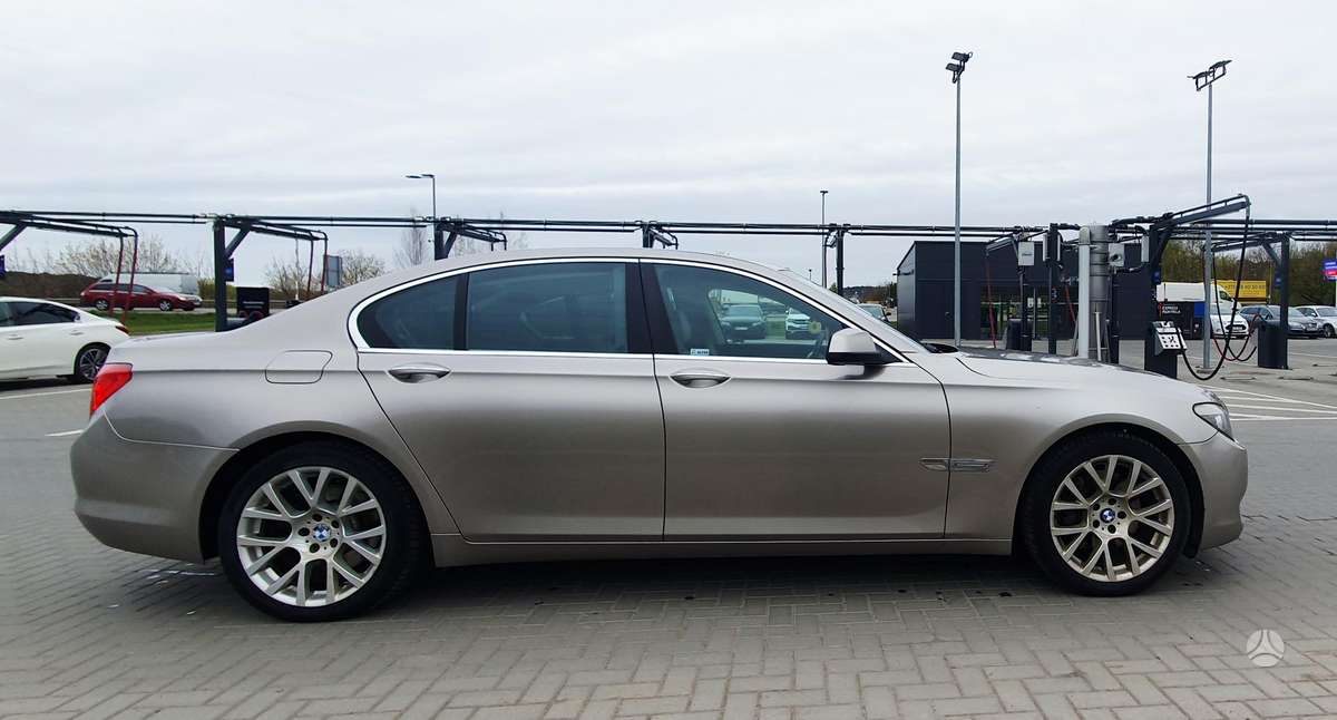 BMW 740, 3.0 l., Седан