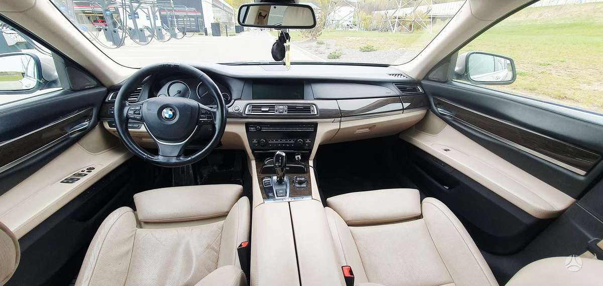 BMW 740, 3.0 l., Седан