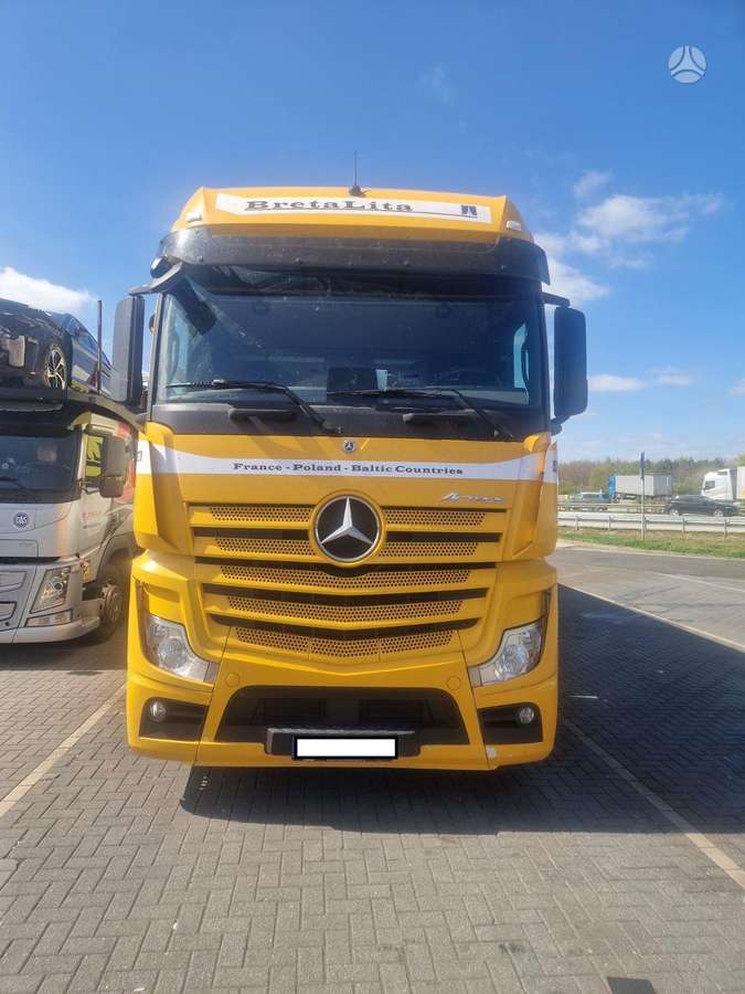Mercedes-Benz 1845 LS Big Space, double sleeper