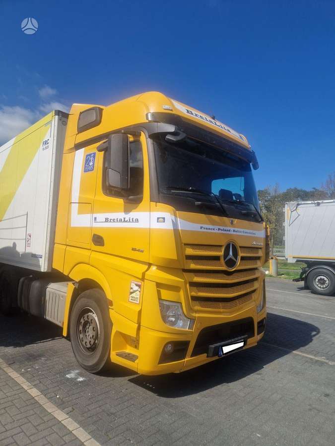 Mercedes-Benz 1845 LS Big Space, double sleeper