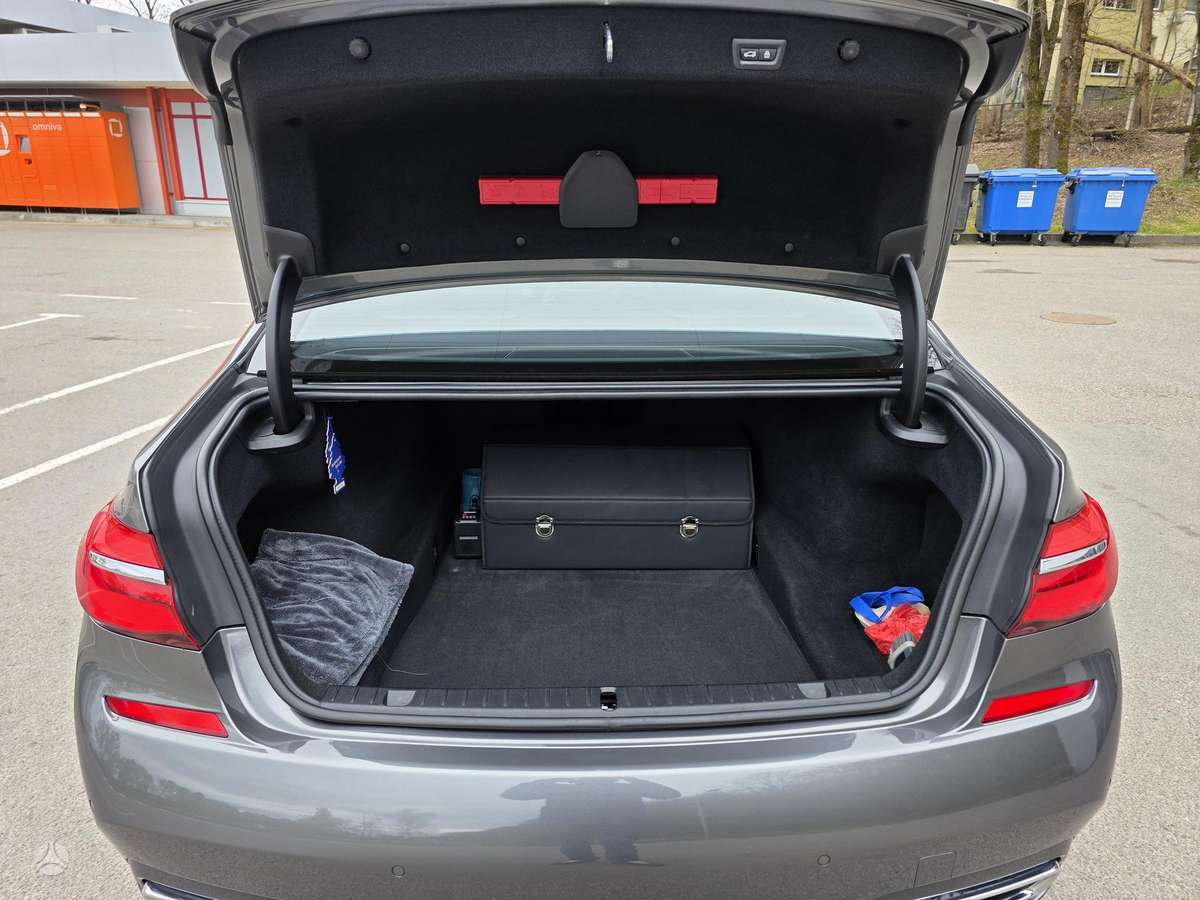 BMW 740, 3.0 l., Седан