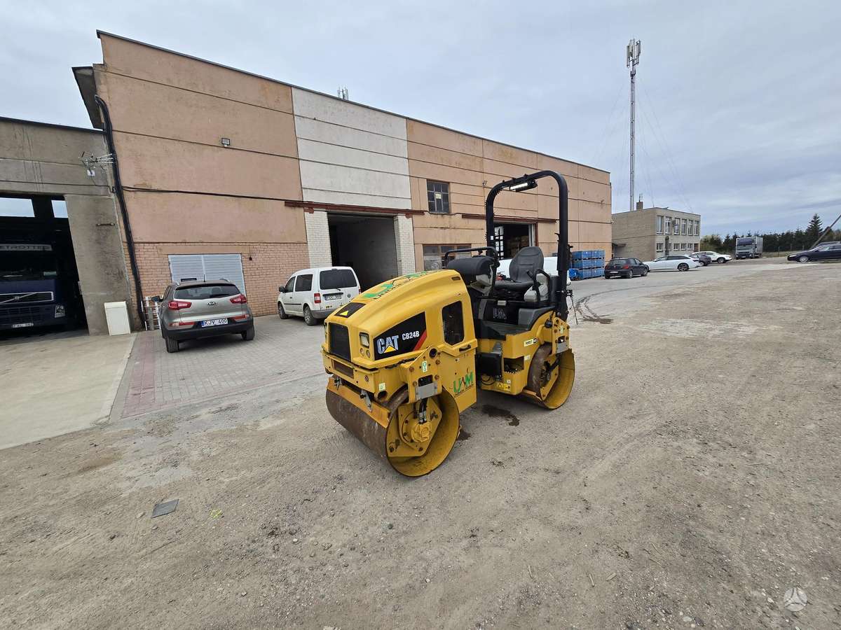 Caterpillar CB24B 650M/H, vibrator / compactor