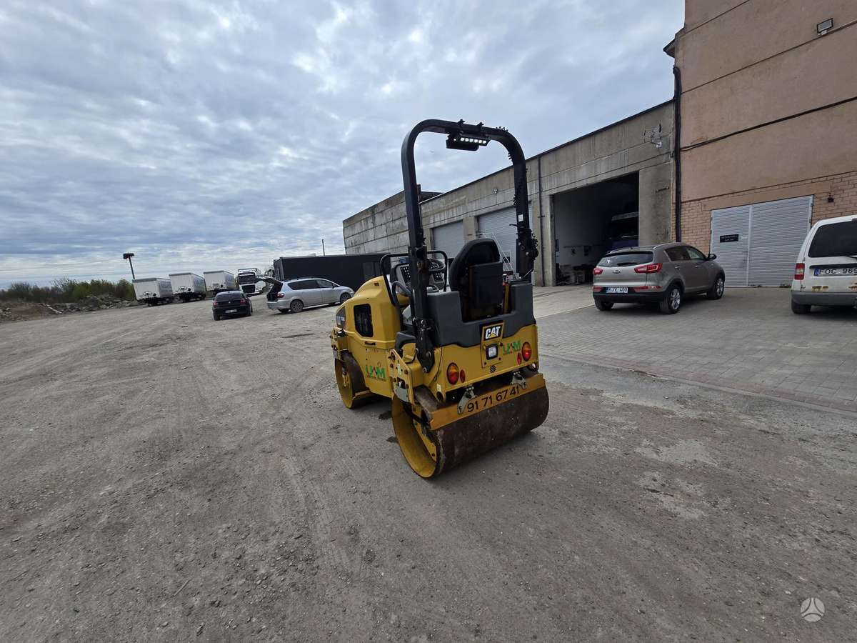 Caterpillar CB24B 650M/H, vibrator / compactor
