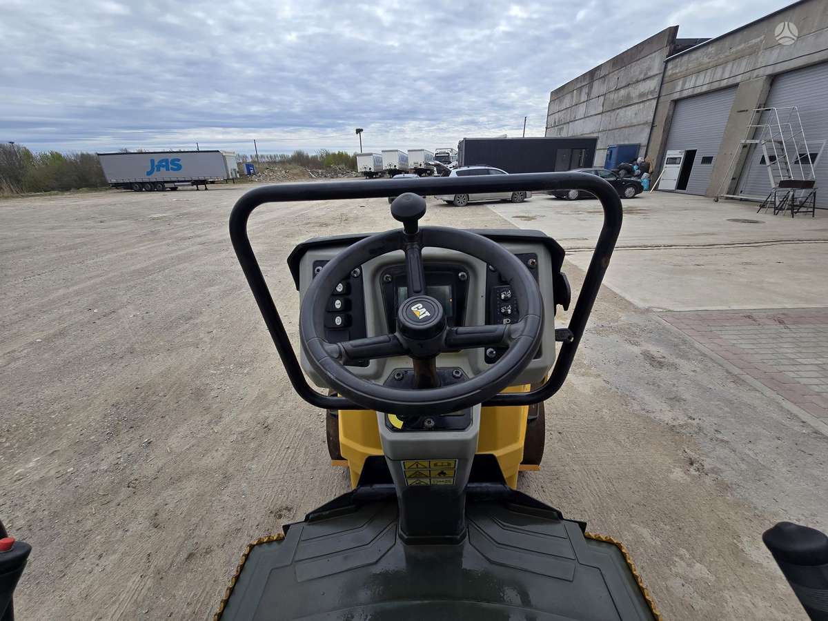 Caterpillar CB24B 650M/H, vibrator / compactor