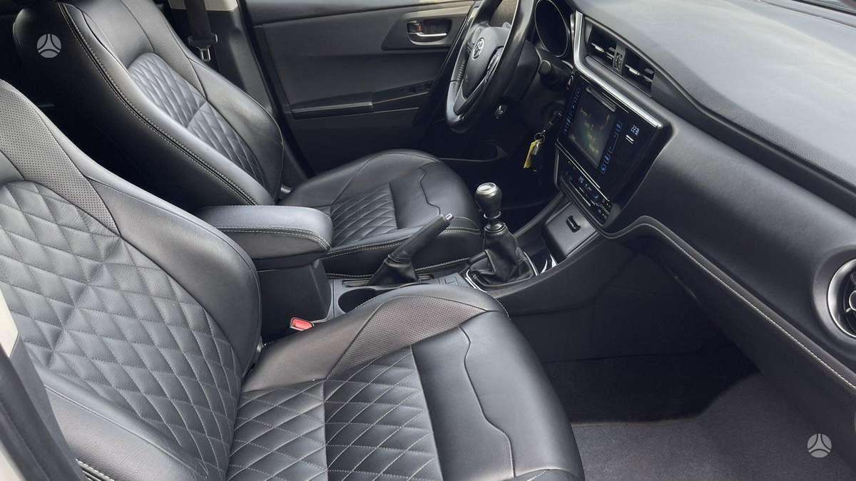 Toyota Auris - 11