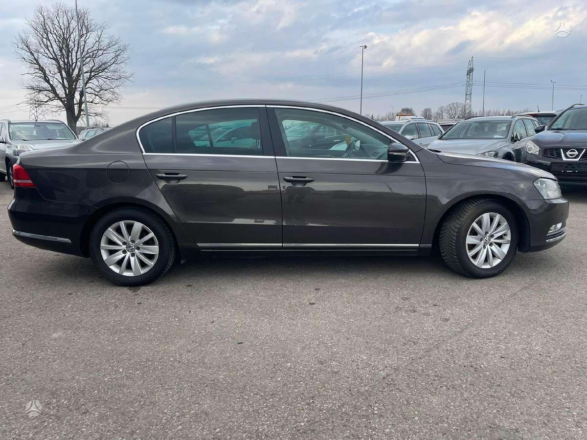 Volkswagen Passat - 4