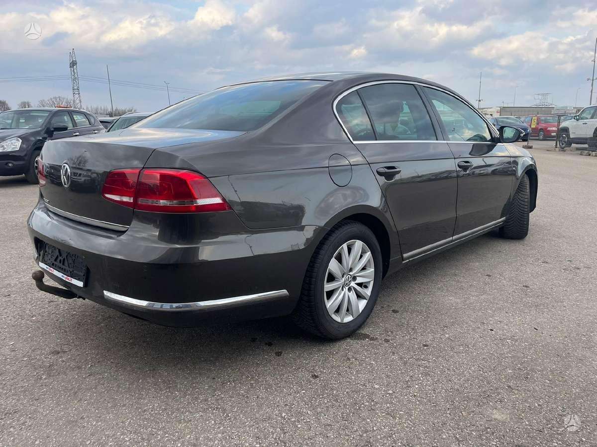 Volkswagen Passat - 2