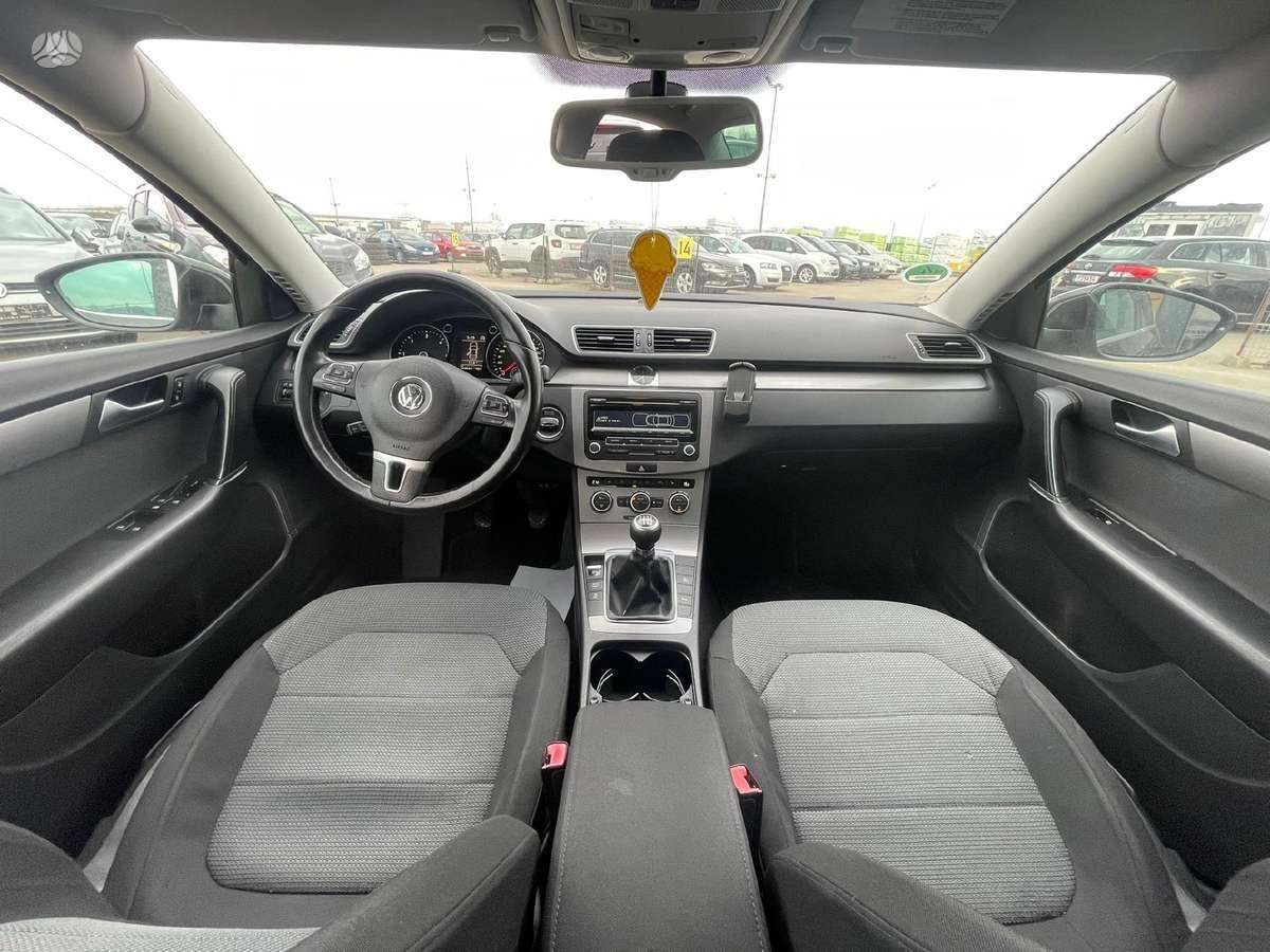 Volkswagen Passat - 11