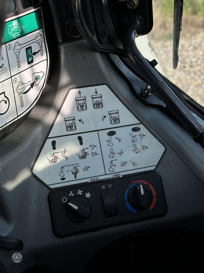 Bobcat S530, mini excavator