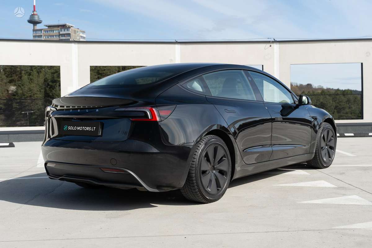 Tesla Model 3, 60 кВт·ч, Седан