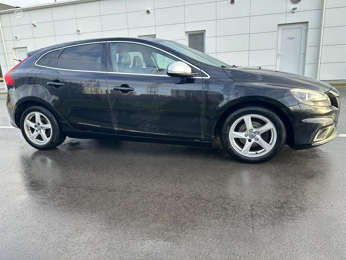 Volvo V40, 1.6 l., hatchback