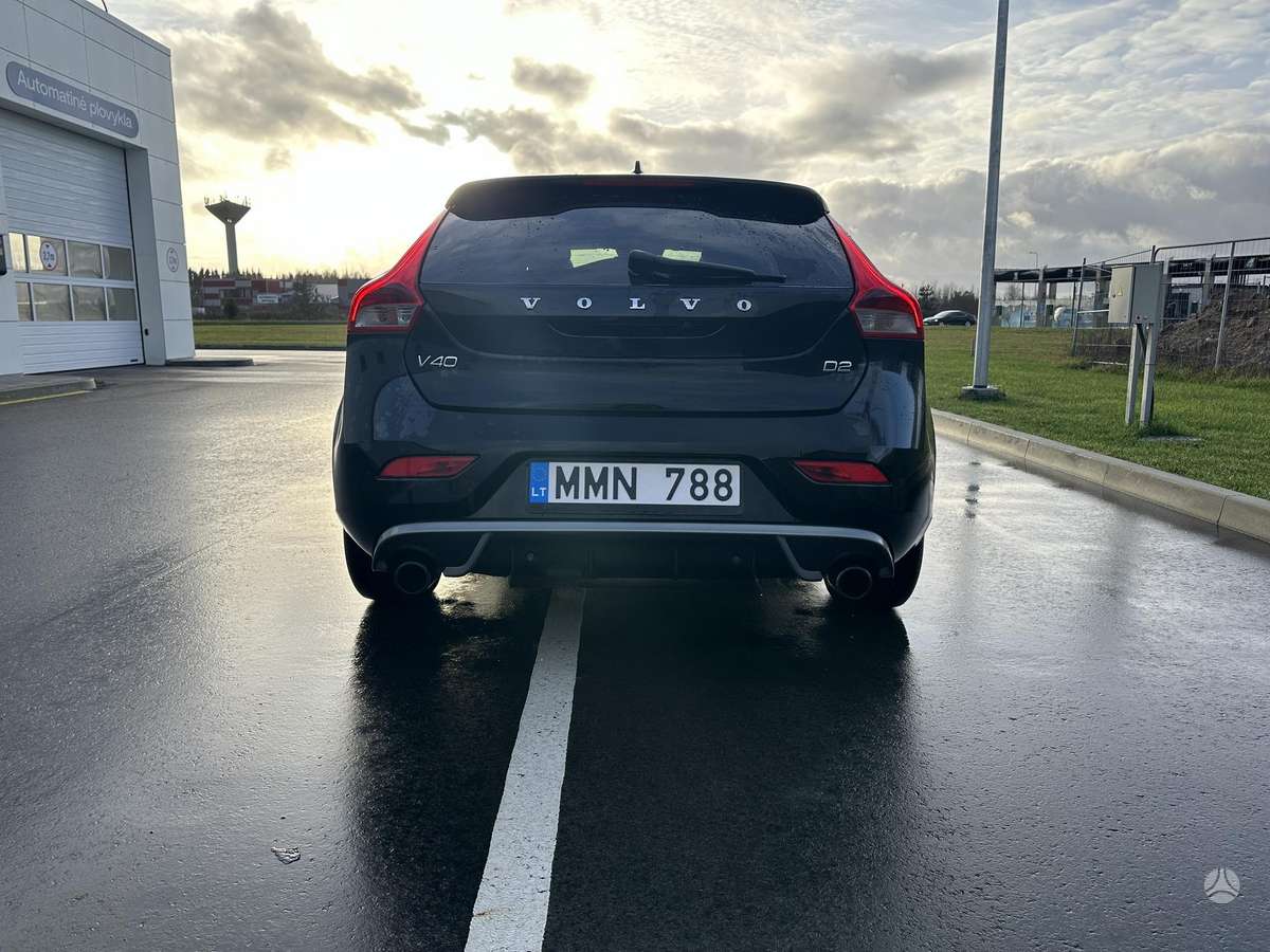 Volvo V40, 1.6 l., hatchback