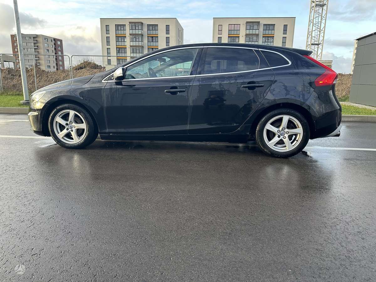 Volvo V40, 1.6 l., hatchback