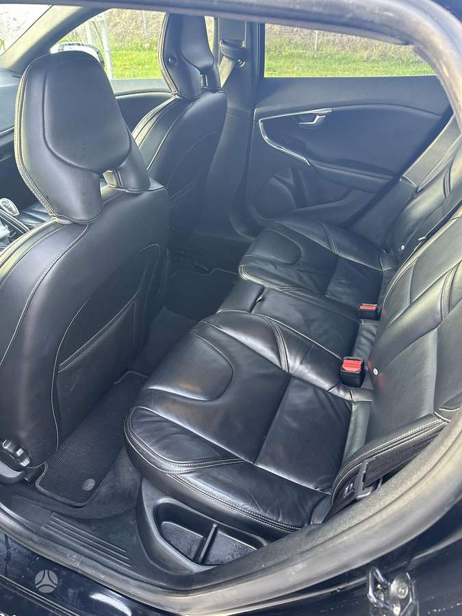 Volvo V40, 1.6 l., hatchback