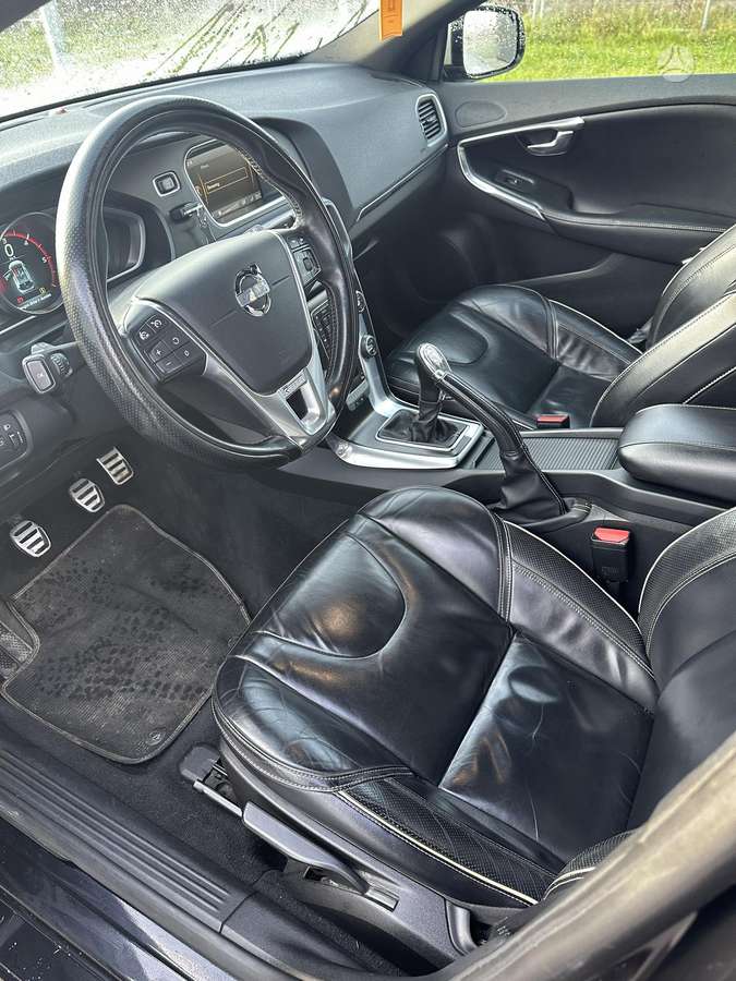 Volvo V40, 1.6 l., hatchback