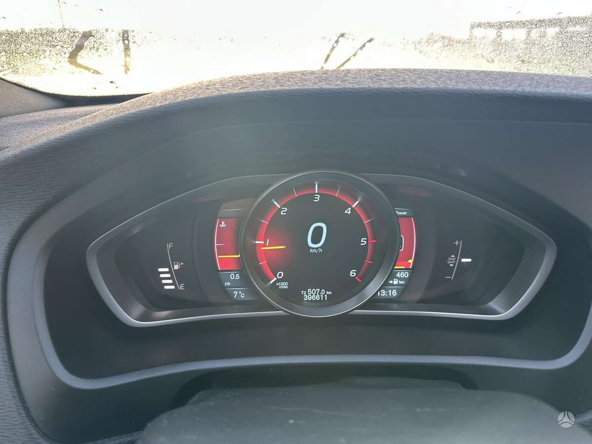 Volvo V40, 1.6 l., hatchback