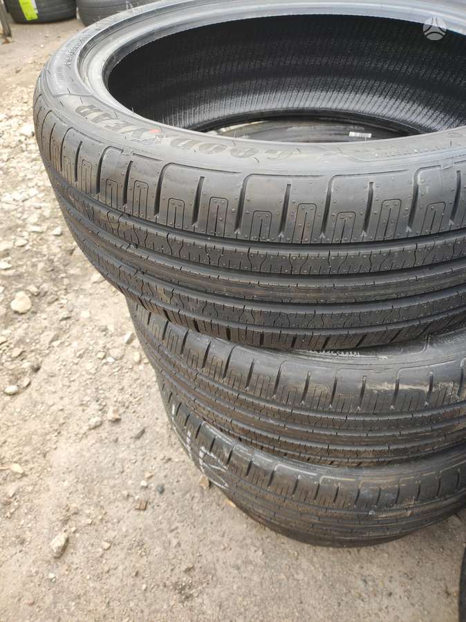 Goodyear, летние 215/45 R20