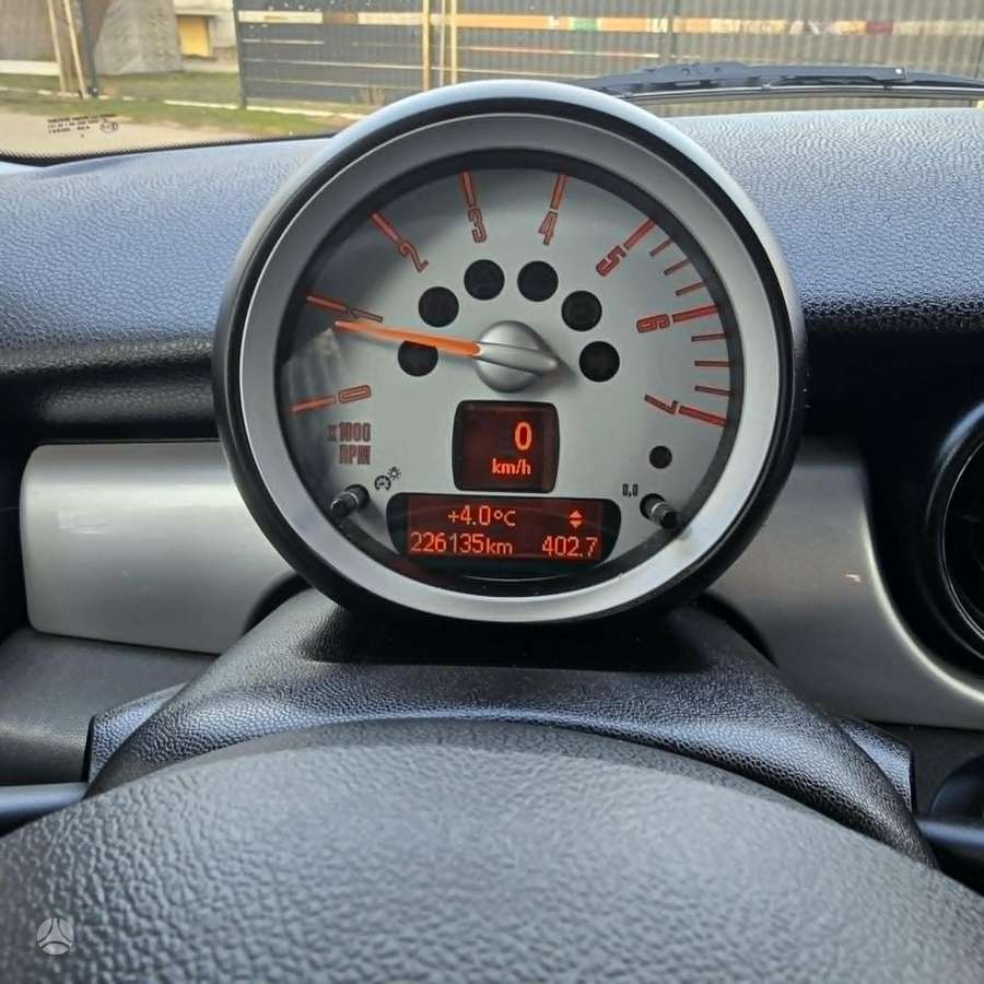 Mini Cooper, 1.6 l., hatchback