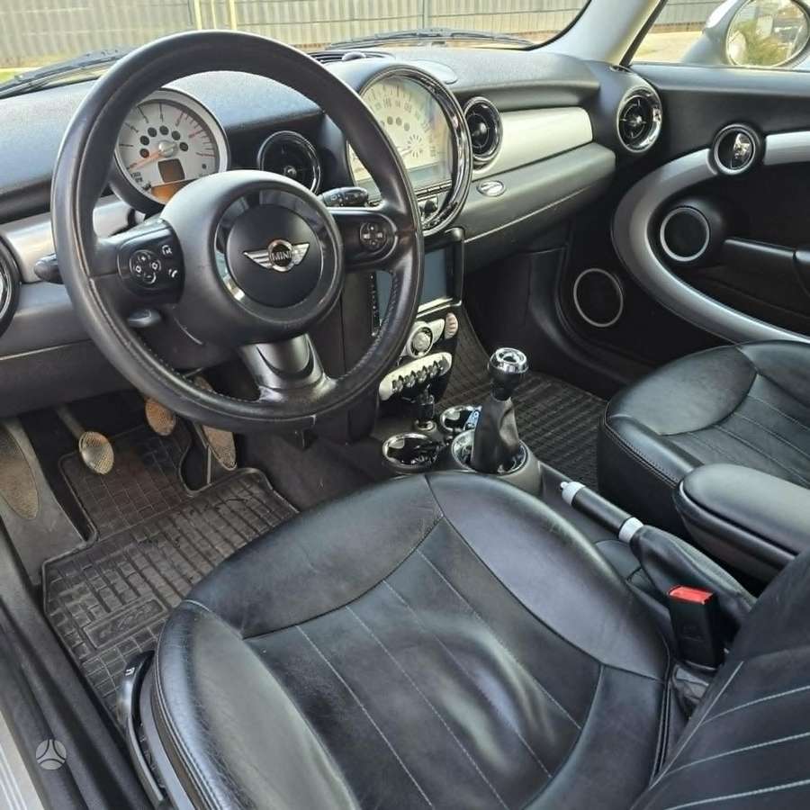 Mini Cooper, 1.6 l., hatchback