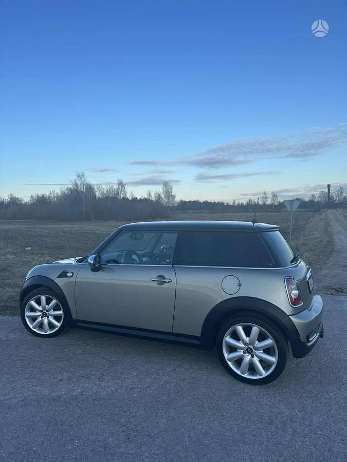 Mini Cooper, 1.6 l., hatchback