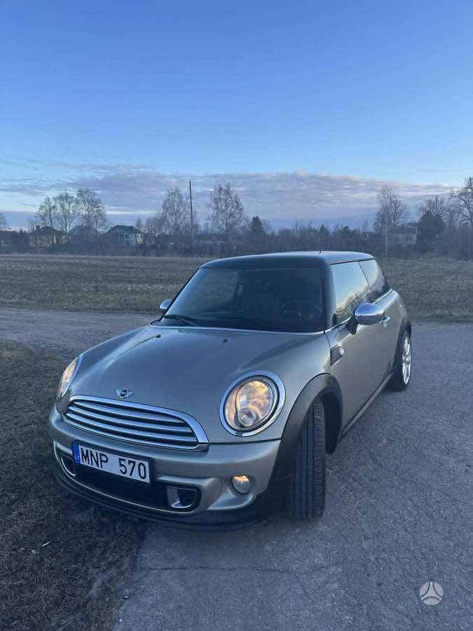 Mini Cooper, 1.6 l., hatchback