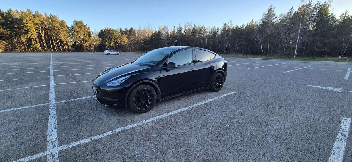 Tesla Model Y, 75 kWh, off-road / crossover