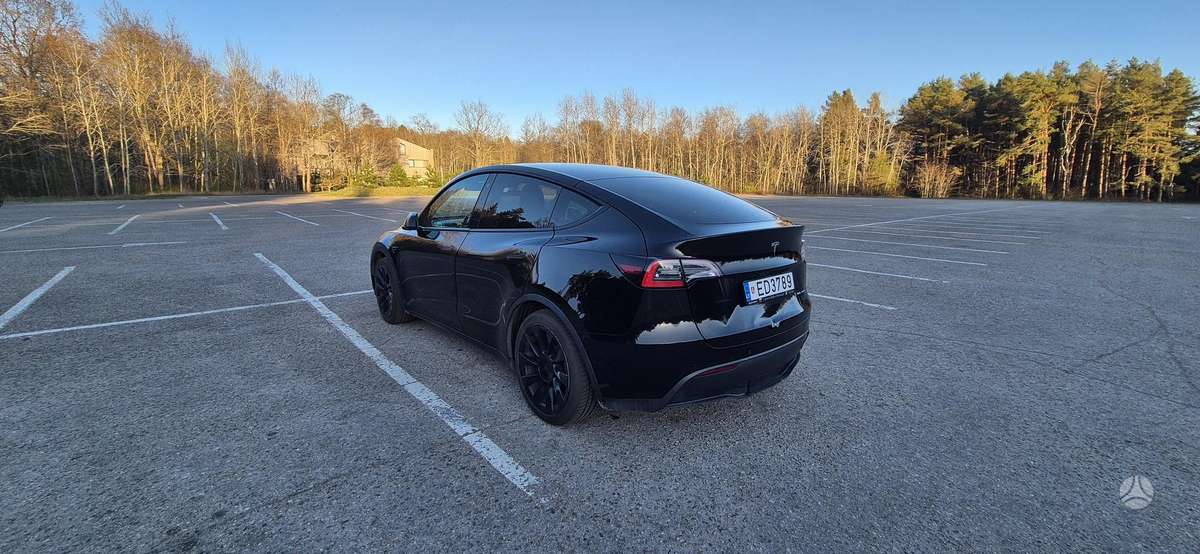 Tesla Model Y, 75 kWh, off-road / crossover