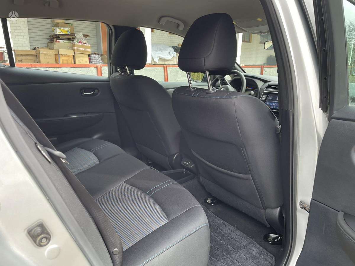 Nissan Leaf, 40 kWh, hatchback