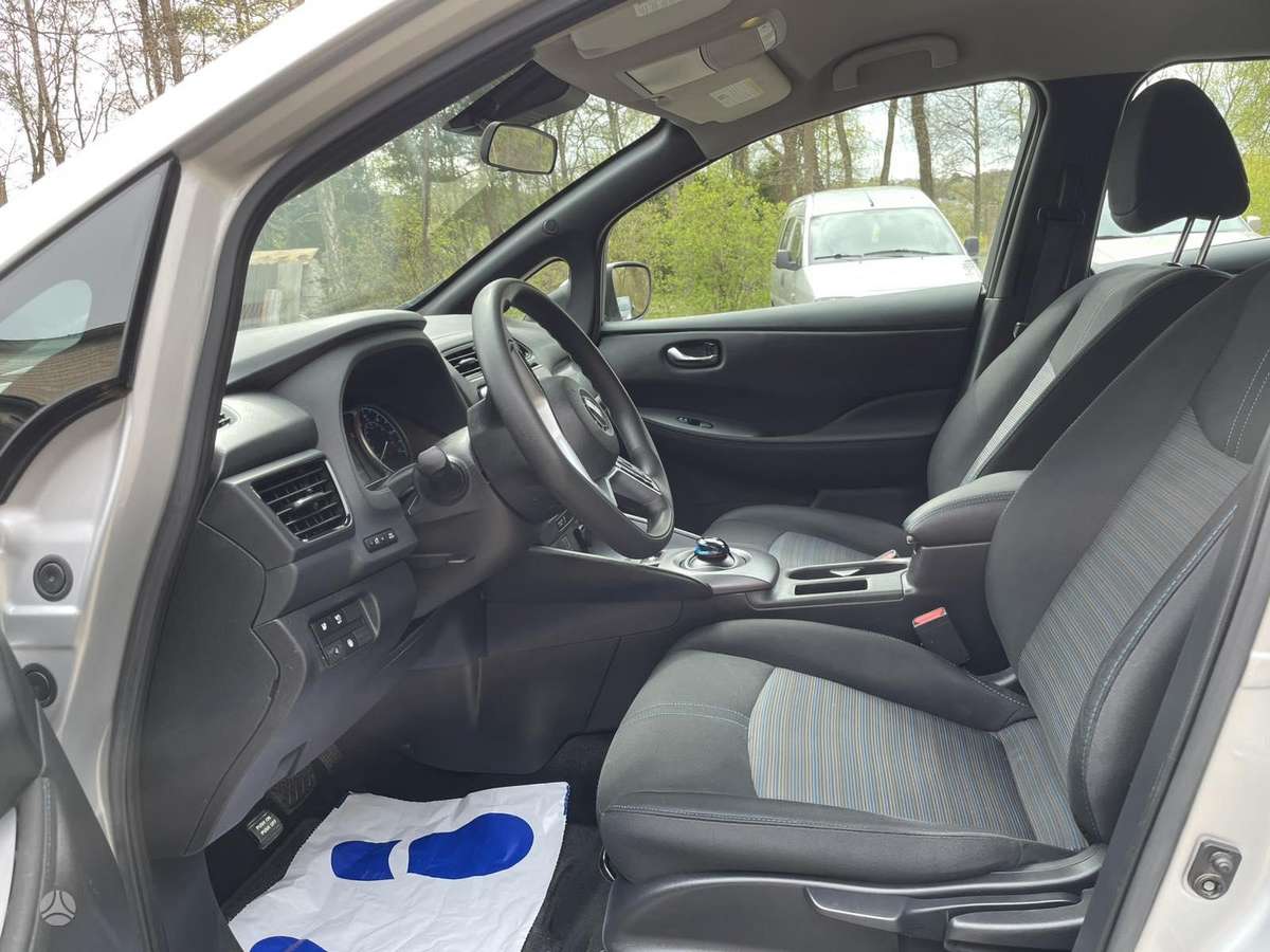 Nissan Leaf, 40 kWh, hatchback