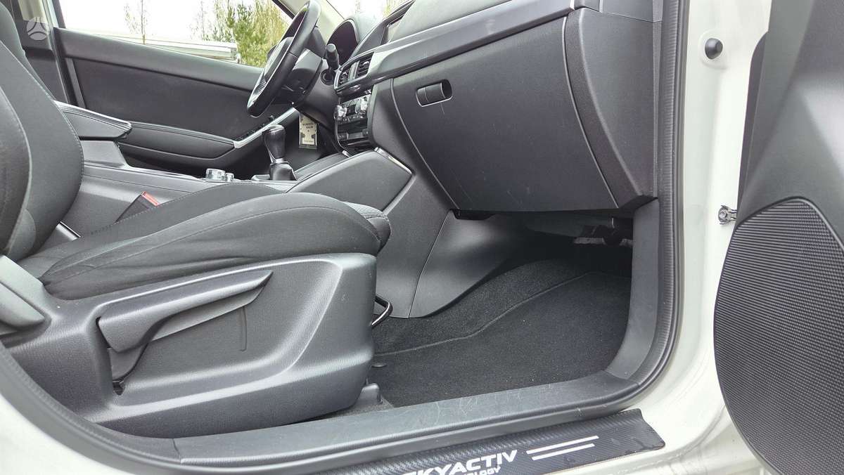 Mazda CX-5, 2.2 l., off-road / crossover