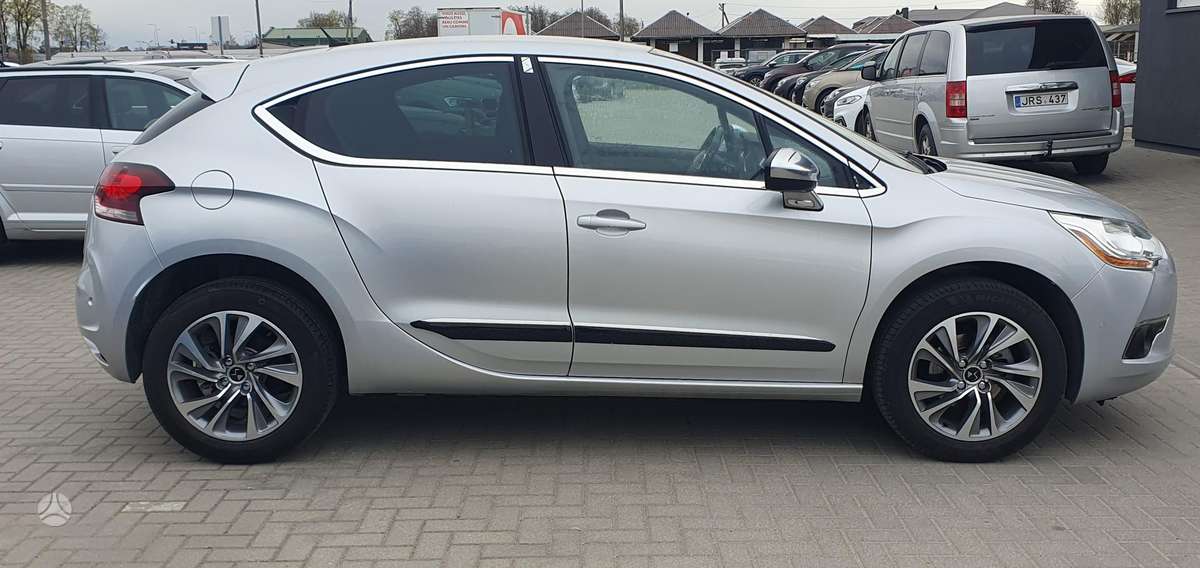 Citroen DS4, 1.2 l., hatchback